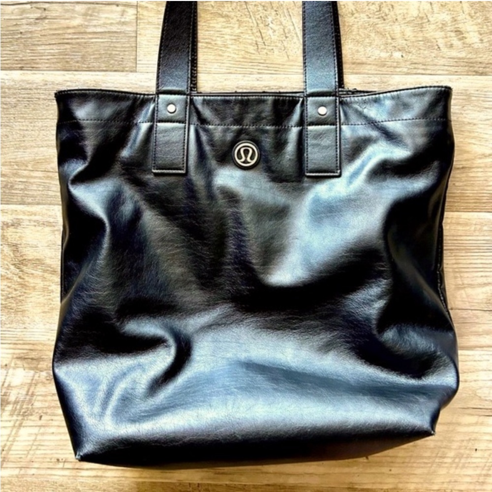 Lululemon Tote Bag Reversible Mantra Large Dream Big Black Floral Reversible